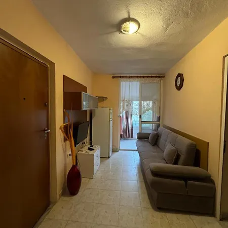 Lindis House * Golem (Tirana)